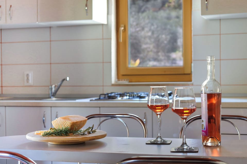 House | Private kitchen | Fridge, stovetop, espresso maker, electric kettle