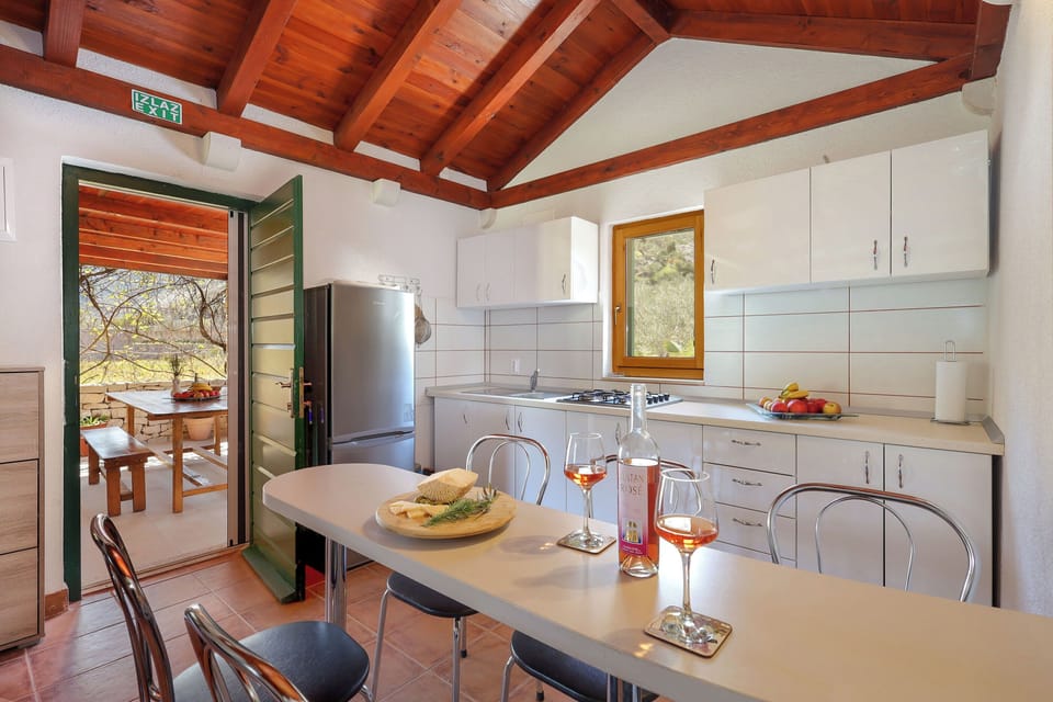 House | Private kitchen | Fridge, stovetop, espresso maker, electric kettle