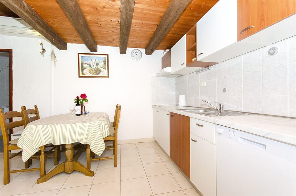 House | Private kitchen | Fridge, oven, stovetop, dishwasher
