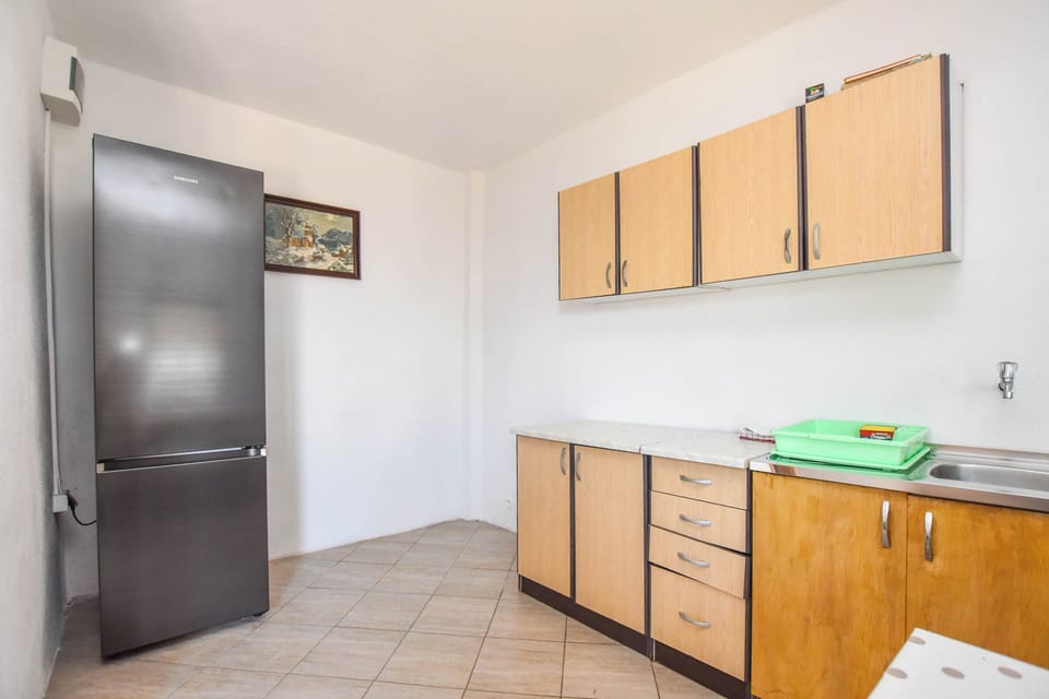 House | Private kitchen | Fridge, oven, stovetop, cookware/dishes/utensils