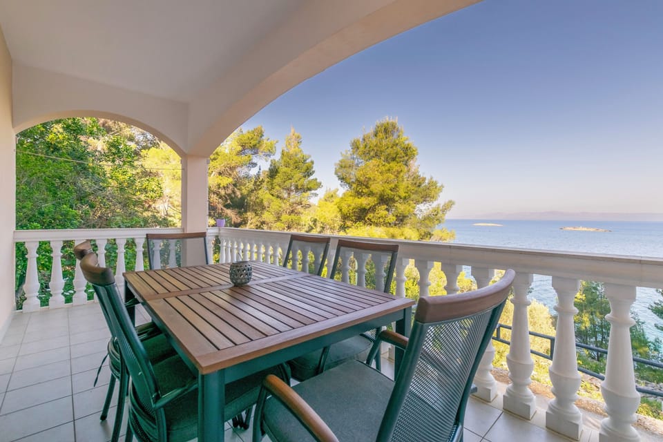 House | Water view