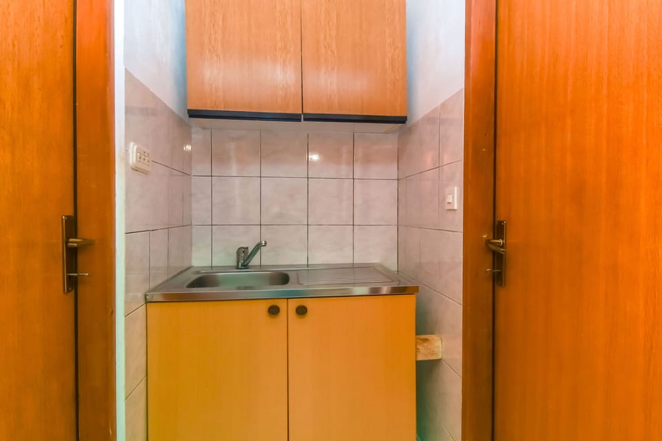 House | Private kitchen | Fridge, stovetop, cookware/dishes/utensils