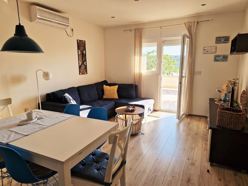 Apartment (A1) | Living room | DVD player