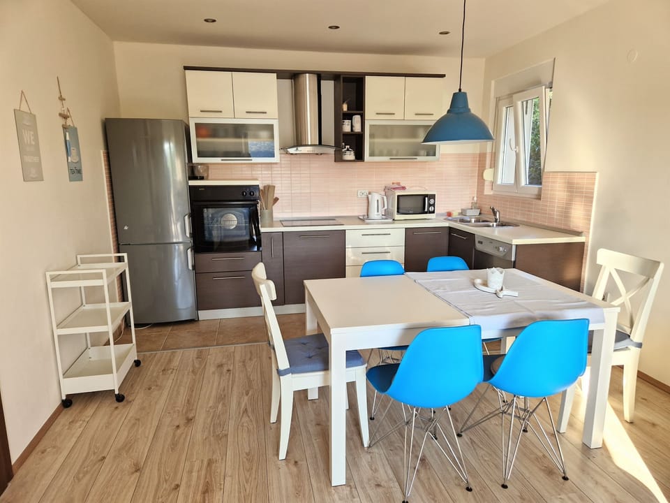 Apartment (A1) | Private kitchen | Espresso maker, fridge, microwave, oven