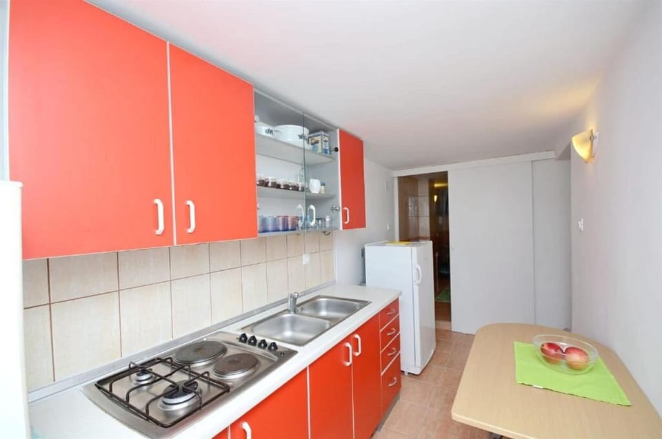 House | Private kitchen | Fridge, stovetop, cookware/dishes/utensils, freezer
