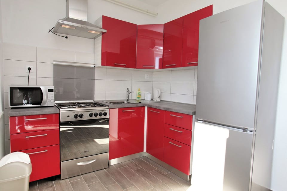 Apartment (A1) | Private kitchen | Mini-fridge, oven, stovetop, electric kettle