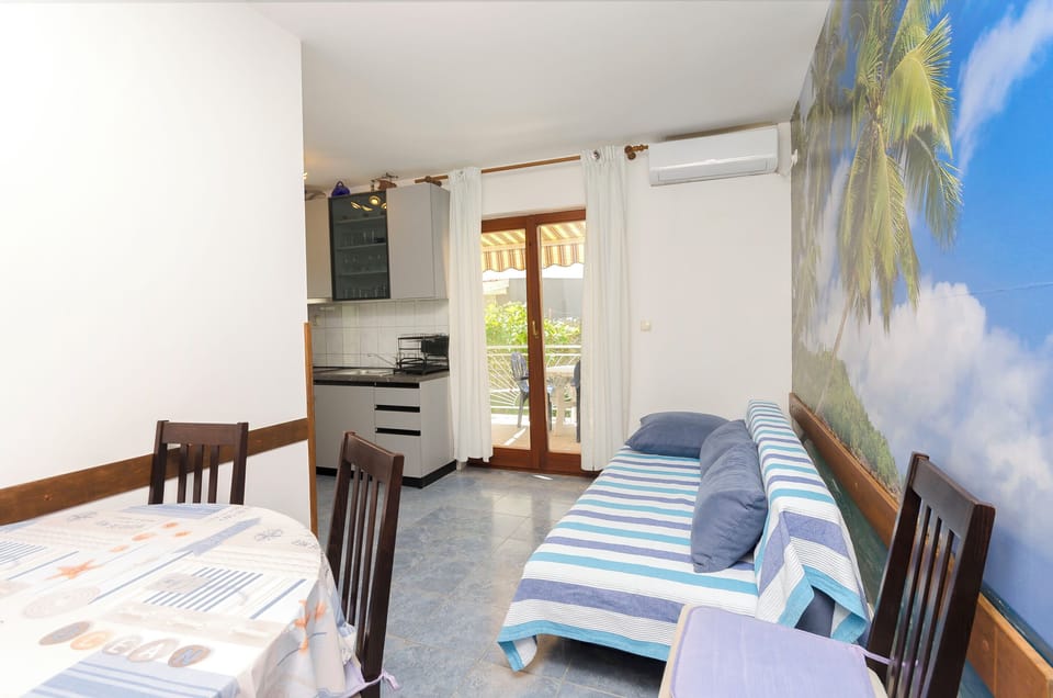 Apartment (A1) | Dining