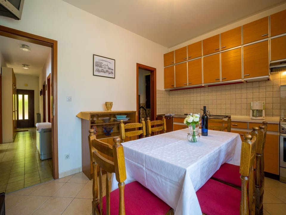 Apartment (A1) | Private kitchen | Fridge, microwave, oven, stovetop