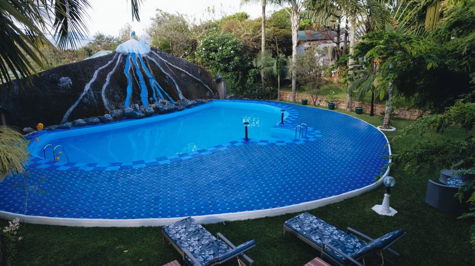 Pool waterfall