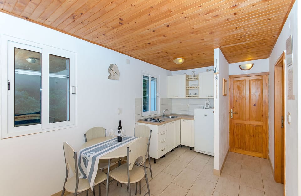 House | Private kitchen | Fridge, stovetop, cookware/dishes/utensils, freezer