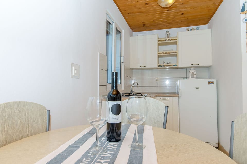 House | Private kitchen | Fridge, stovetop, cookware/dishes/utensils, freezer