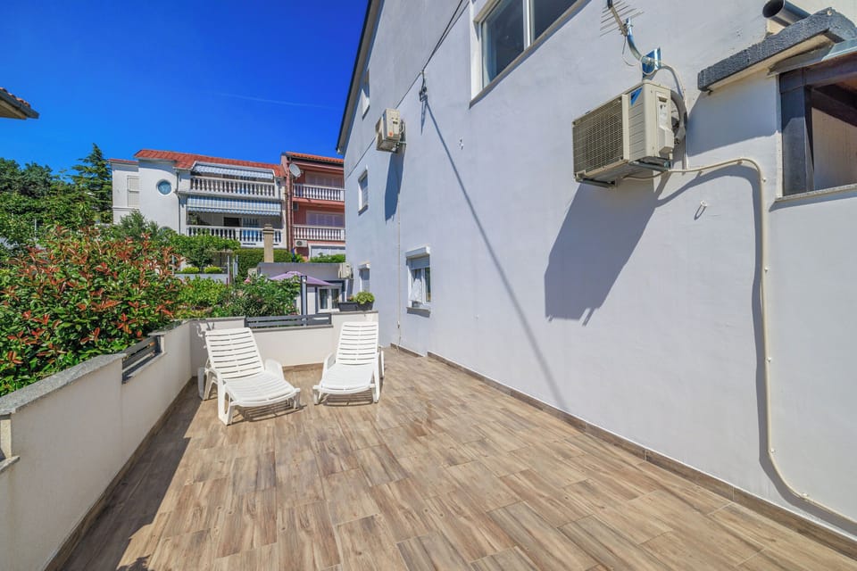 Iron/ironing board, WiFi (free)