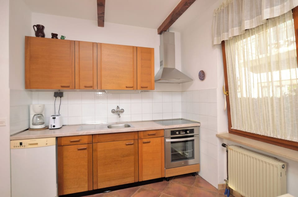 Apartment (A1) | Private kitchen | Espresso maker, fridge, oven, stovetop