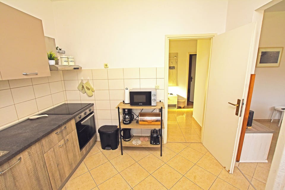 House | Private kitchen | Fridge, microwave, oven, stovetop