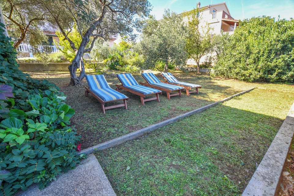 Iron/ironing board, WiFi (free)