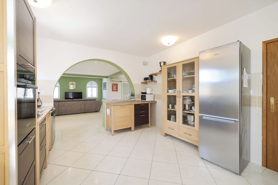 House | Private kitchen | Fridge, microwave, oven, dishwasher