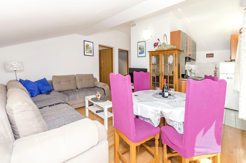 Apartment (A1) | Dining