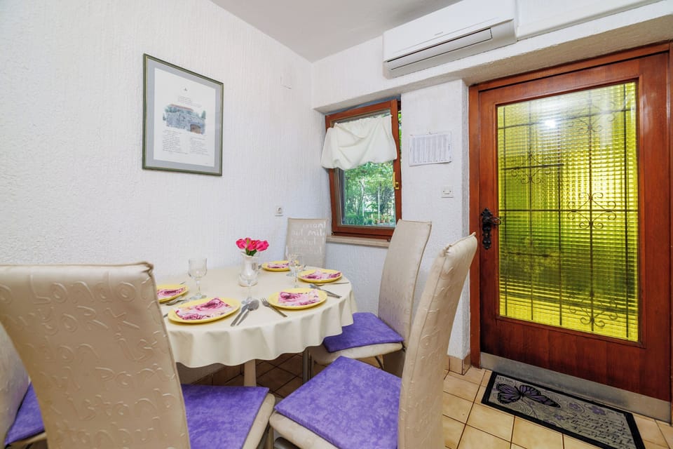 Apartment (A1) | Dining