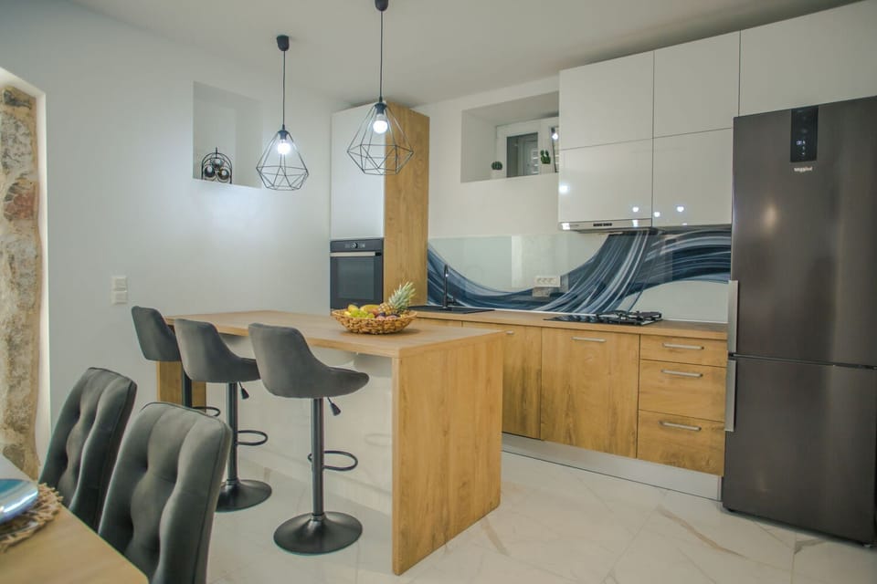 Apartment (A1) | Private kitchen | Fridge, oven, stovetop, dishwasher