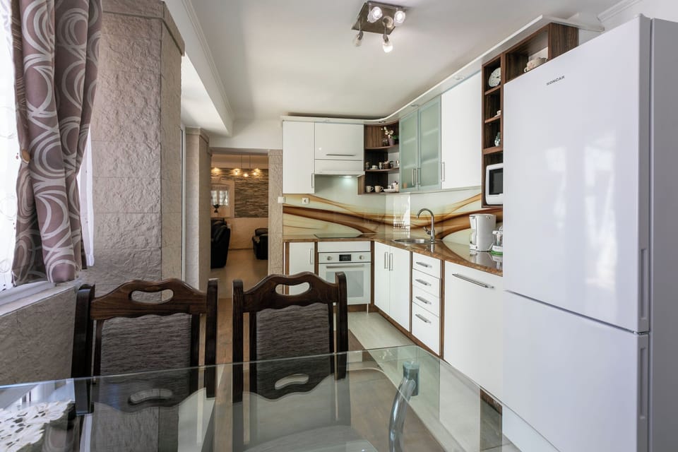 House | Private kitchen | Fridge, microwave, oven, stovetop