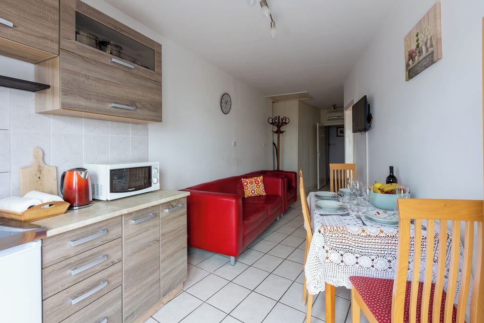 Apartment (A1) | Private kitchen | Mini-fridge, microwave, stovetop, espresso maker