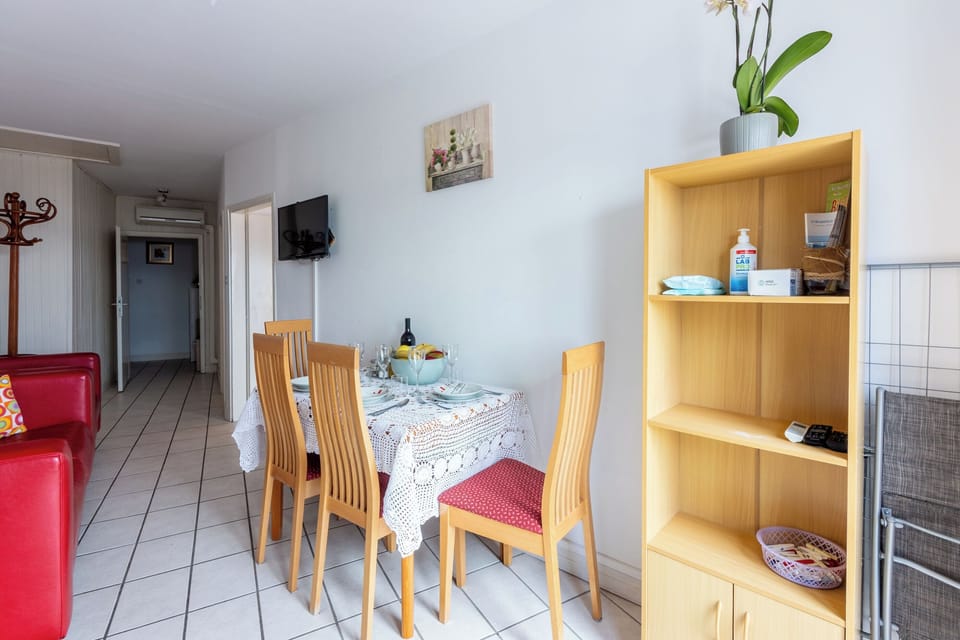 Apartment (A1) | Dining