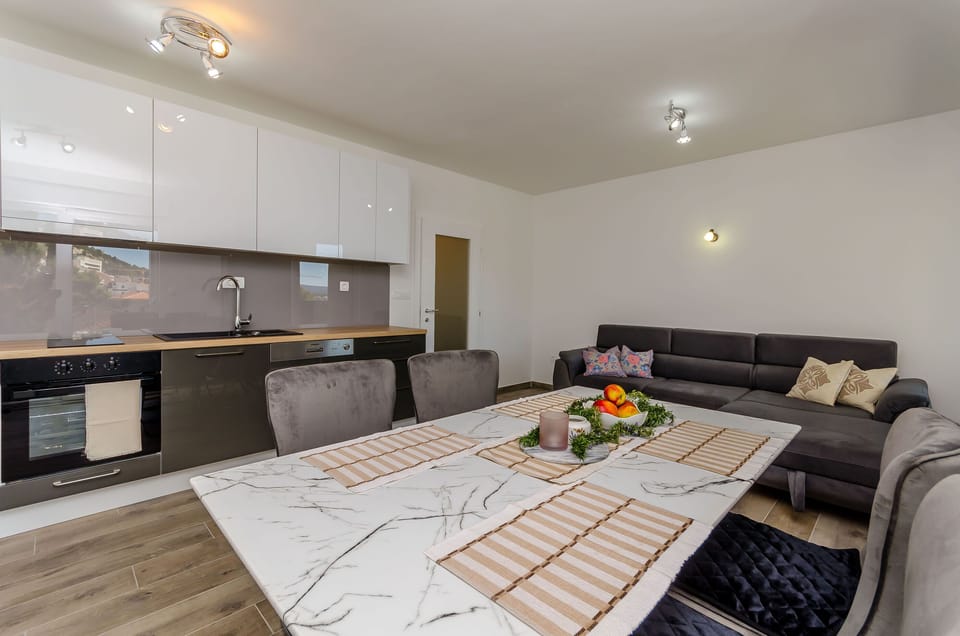 Apartment (A1) | Dining