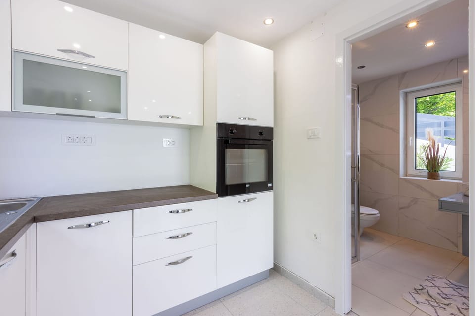 Apartment (K1) | Private kitchen | Fridge, oven, stovetop, dishwasher