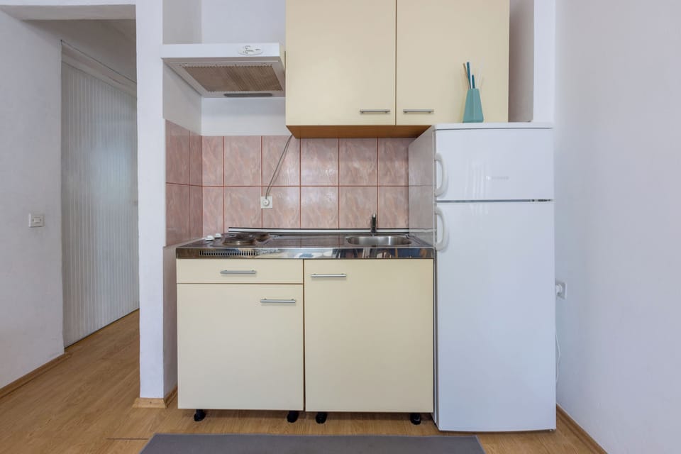 Apartment (A1) | Private kitchen | Fridge, stovetop, espresso maker, electric kettle