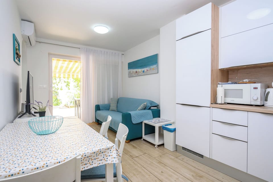 Apartment (A1) | Private kitchen | Espresso maker, coffee/tea maker, fridge, microwave