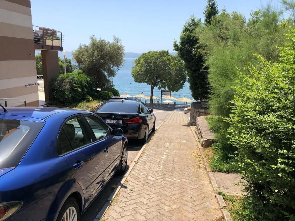 Free self parking