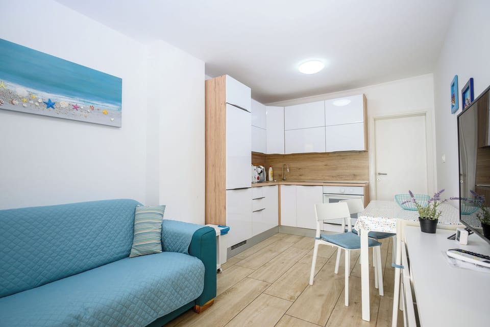 Apartment (A1) | Private kitchen | Espresso maker, coffee/tea maker, fridge, microwave