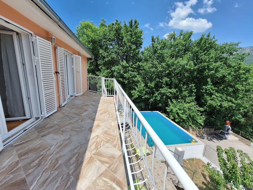 House | Balcony