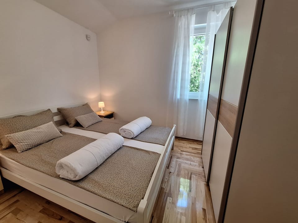 House | Iron/ironing board, free WiFi