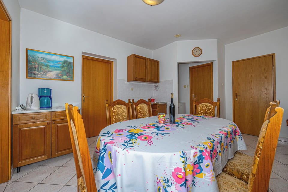 Apartment (A2) | Dining