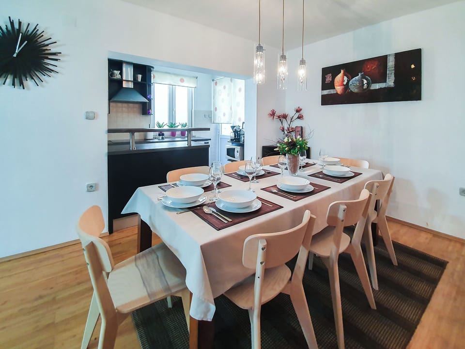 Apartment (A1) | Private kitchen | Fridge, microwave, oven, stovetop