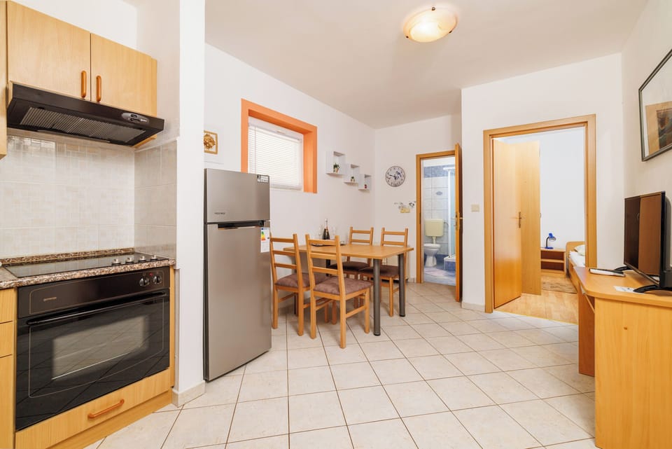 Apartment (A1) | Private kitchen | Mini-fridge, oven, stovetop, espresso maker