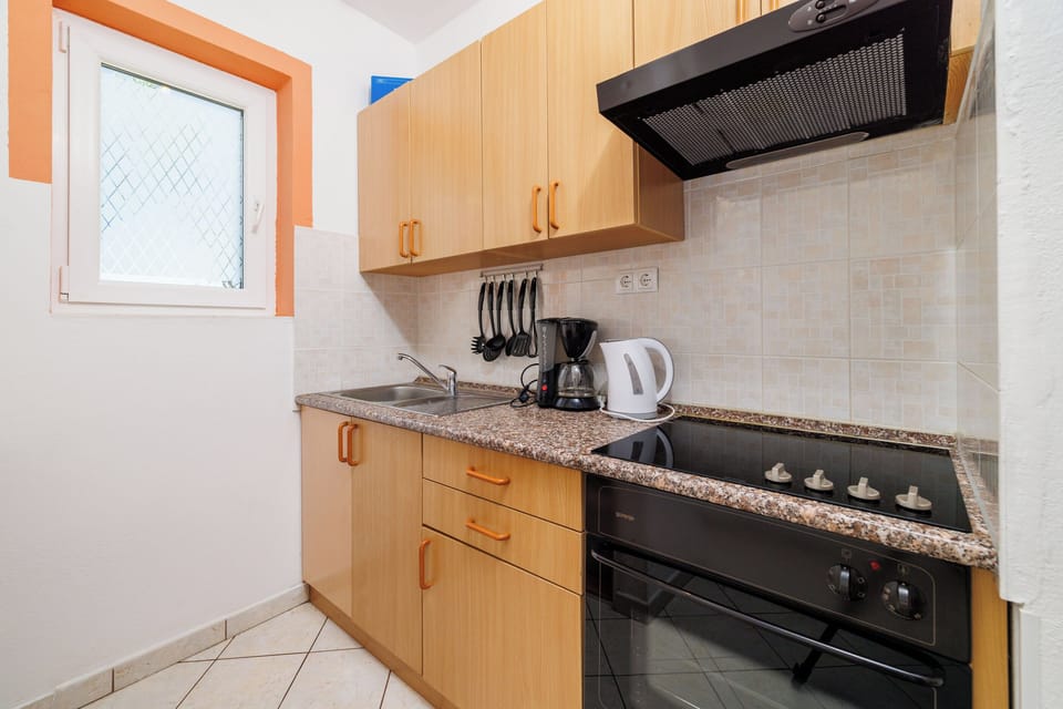 Apartment (A1) | Private kitchen | Mini-fridge, oven, stovetop, espresso maker