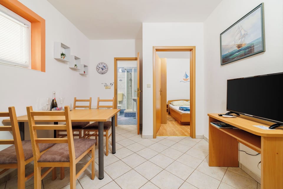 Apartment (A1) | Private kitchen | Mini-fridge, oven, stovetop, espresso maker
