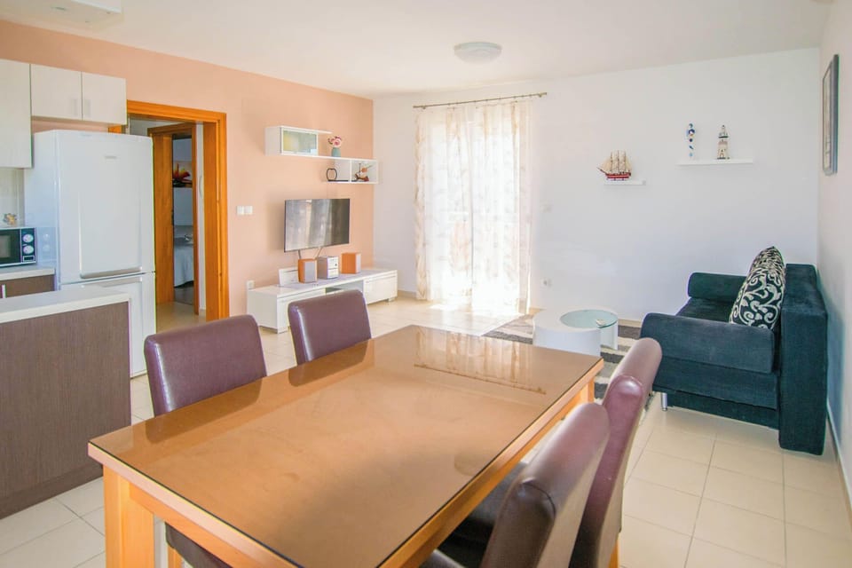 Apartment (A1) | Private kitchen | Fridge, microwave, oven, stovetop