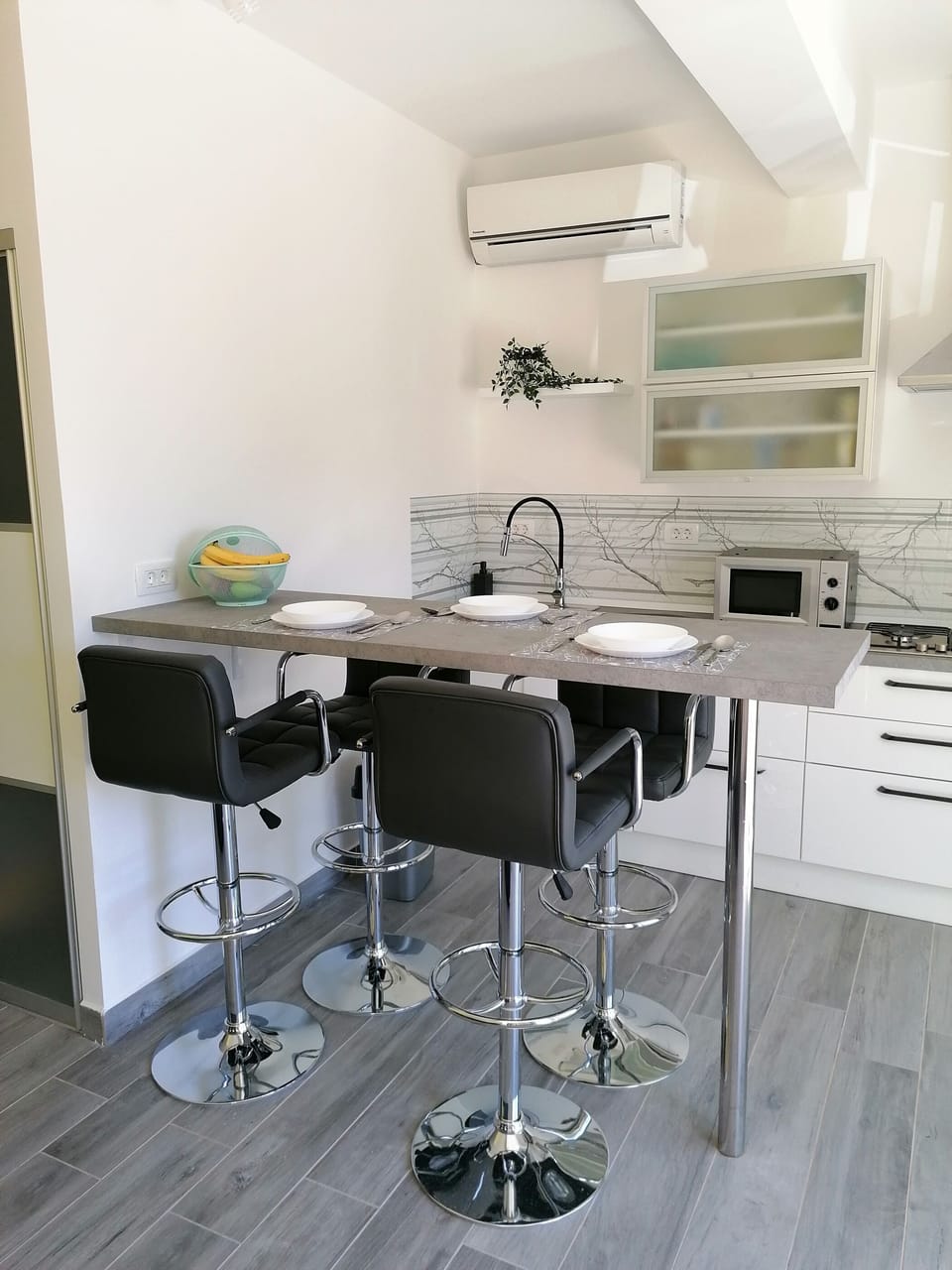 Apartment (A1) | Private kitchen | Fridge, microwave, stovetop, dishwasher