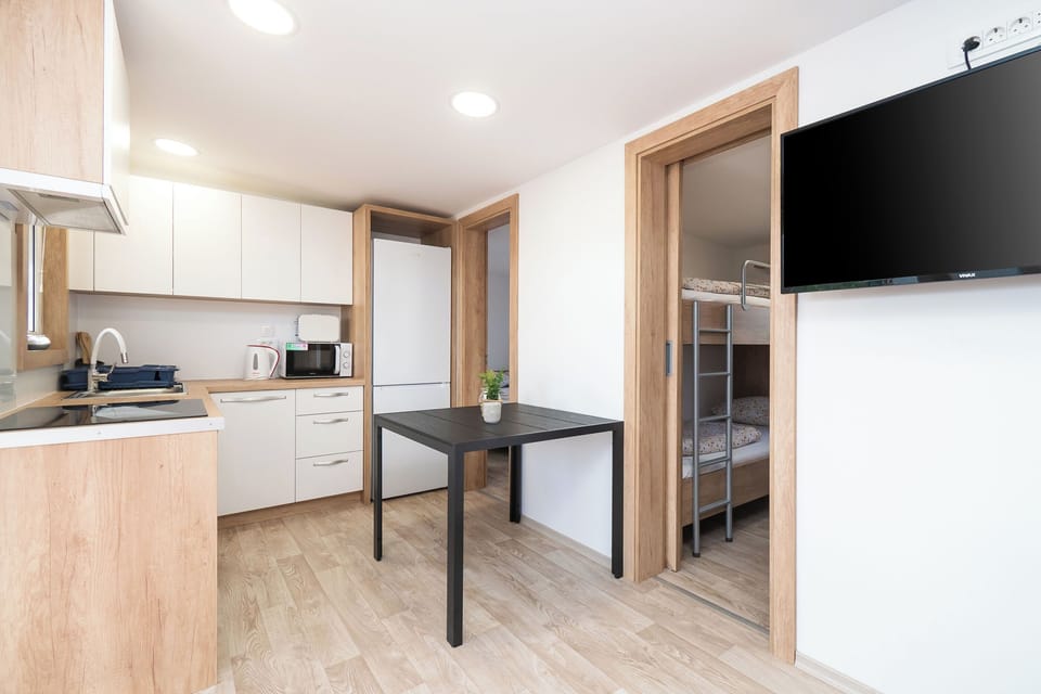 House | Private kitchen | Fridge, microwave, oven, stovetop