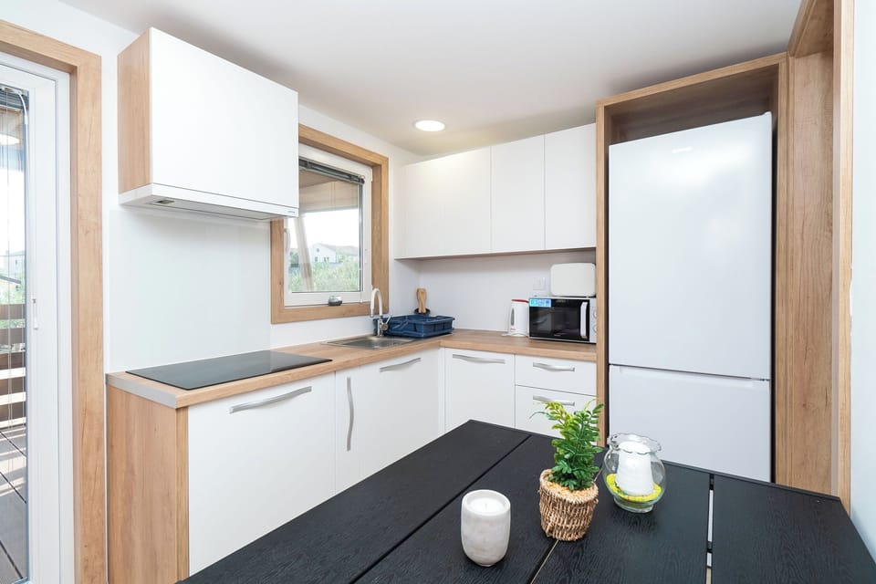 House | Private kitchen | Fridge, microwave, oven, stovetop