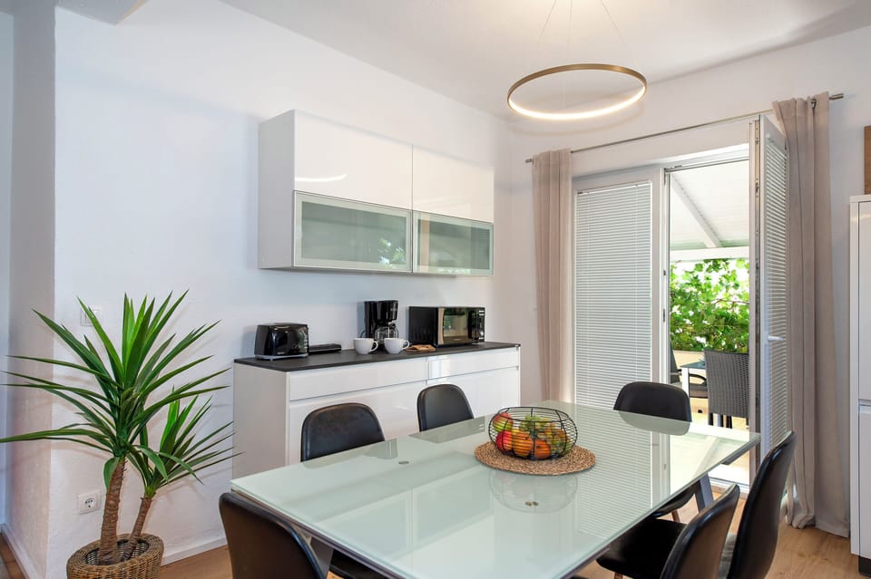 Apartment (A1) | Dining