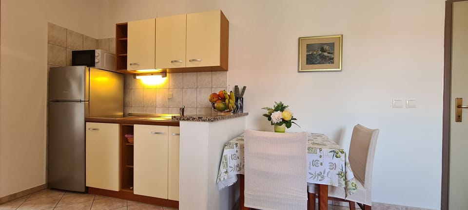 Apartment (A1) | Private kitchen | Fridge, microwave, stovetop, espresso maker