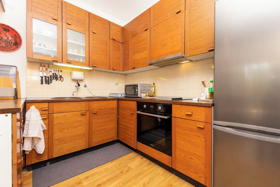 Apartment (A1) | Private kitchen | Fridge, microwave, oven, stovetop