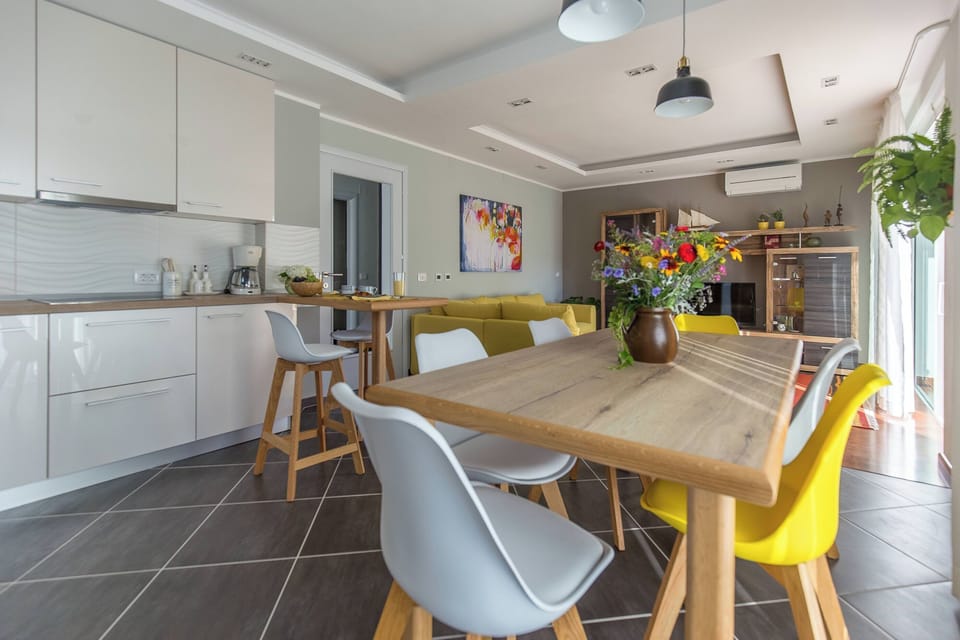 Apartment (A1) | Private kitchen | Oven, electric kettle, toaster