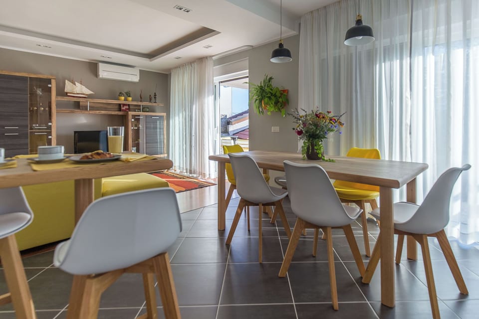 Apartment (A1) | Dining