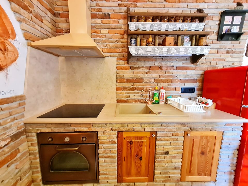 House | Private kitchen | Fridge, microwave, oven, stovetop
