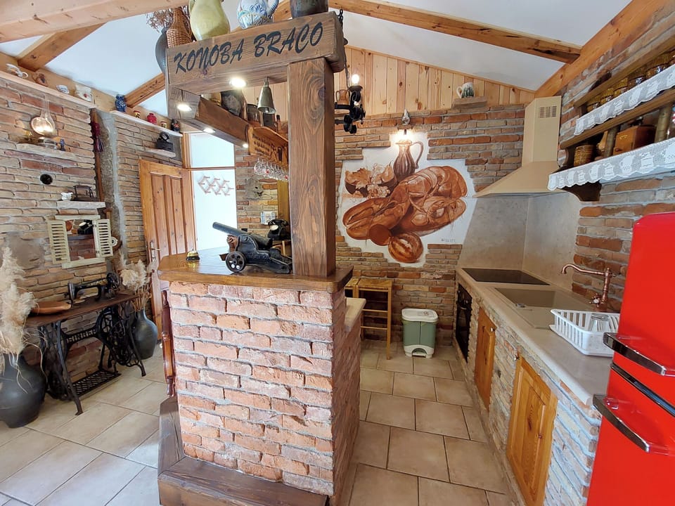 House | Private kitchen | Fridge, microwave, oven, stovetop